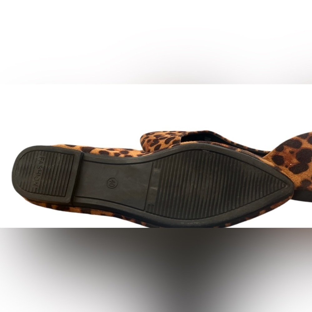 Leopard Print Women's Flats - Picture 5 of 7